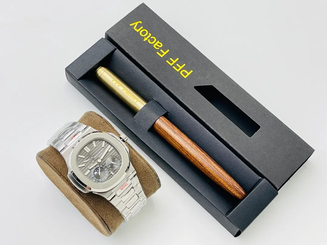 【Top Replica】💰5300! Patek Philippe [PFF Factory2022 Wall Crack Recommendation] The highest version on the market V5 upgraded ultra-thin version [The highest quality version on the market] Patek Philippe Patekphilippe Sports Series (Nautilus) 5724 (Domineering President) upgraded ultra-thin version of the Pearl Tuo, details: 1⃣️All functions are the same as the genuine ones (10-digit kinetic energy display, 7-digit calendar and moon phase 4-digit small second hand), with the same horizontal embossed pattern as the original, with fluorescent scales! 2⃣️Diameter 40 mm, 904L gold-plated stainless steel, sapphire glass mirror. 3⃣️The outer diamonds of models 5722 and 5724 are Swarovski diamonds, which are transparent and shiny, with extraordinary temperament. As close to the original as possible within the current state of the art, this watch is ready for all occasions! PFF Factory’s ingenious work welcomes your appreciation! (Buy now and get a PFF factory-customized version of a business pen for free, so that you can face any challenge calmly with full taste and style)